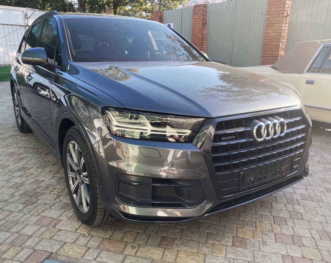 Audi Q7 — антигравийная защита фар