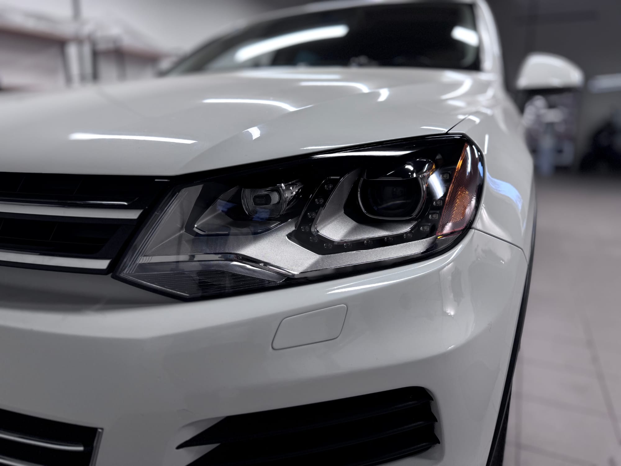 Volkswagen Touareg NF — установка Bi-LED линз