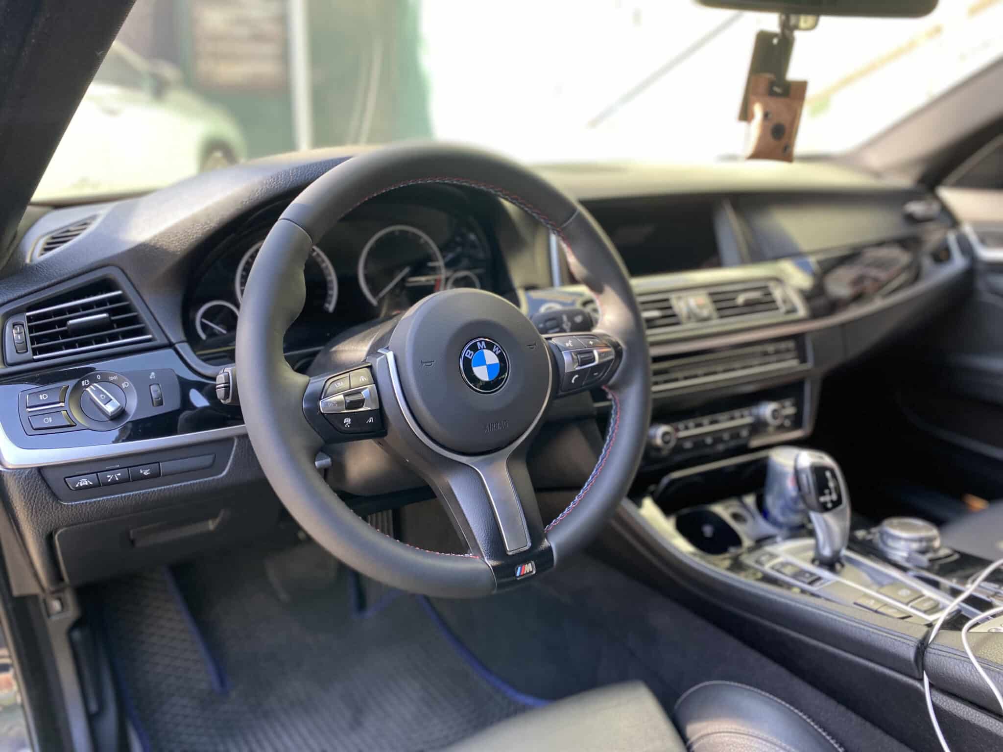 Перетяжка руля BMW F10 — натуральная кожа, ровная строчка
