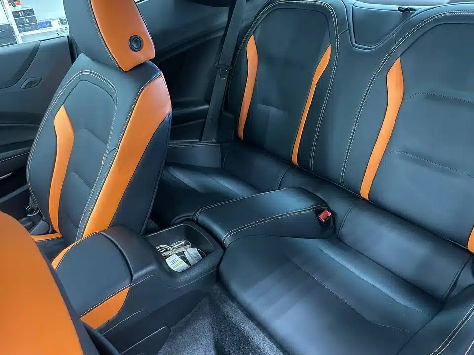 Chevrolet Camaro — салон после перетяжки