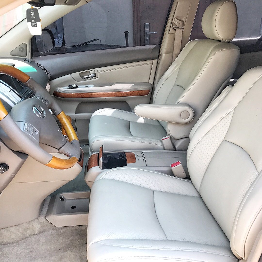Перетяжка салона Lexus RX350 — экокожа, перфорация, руль