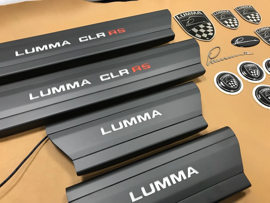 Светящиеся пороги и шильды Lumma