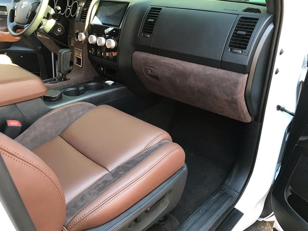 Пошив и перетяжка салона Toyota Tundra — кожа Nappa, Alcantara, ковёр