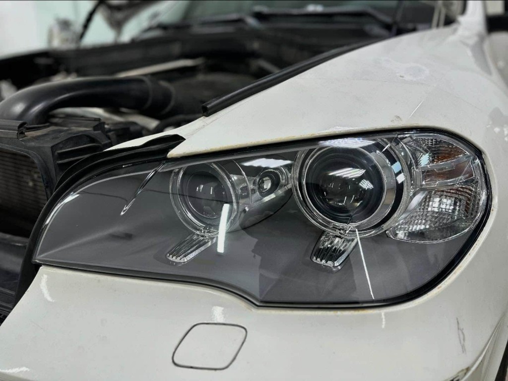 Полировка и восстановление фар BMW X5 E70 в Одессе