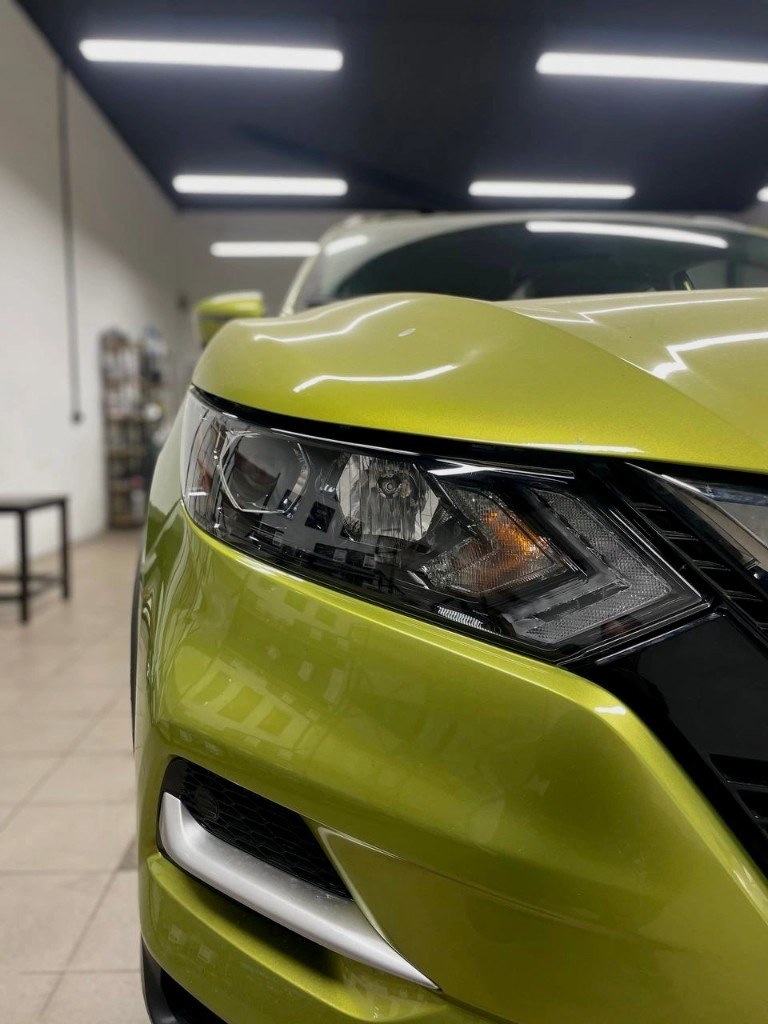 Прозрачные фары после полировки — Nissan Rogue Sport, Одесса
