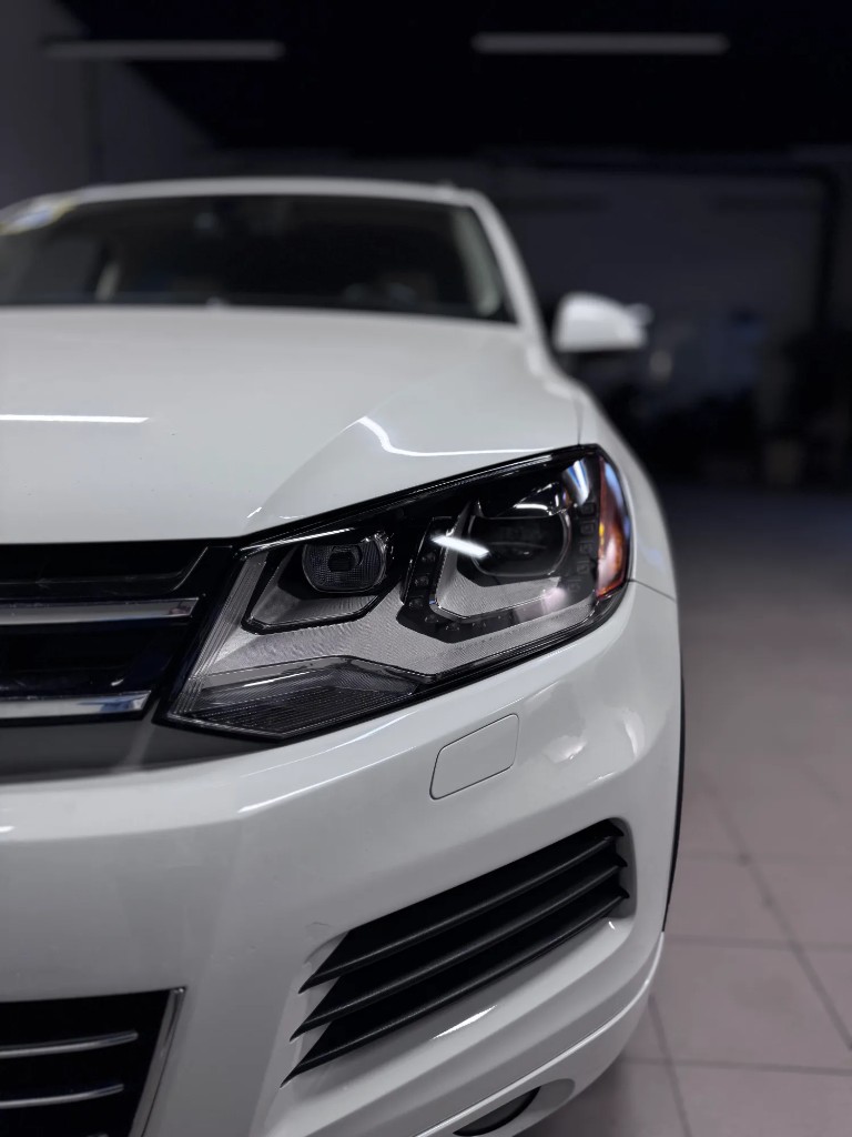 Замена стекла фары Volkswagen — чистая оптика после ремонта в Auto Style