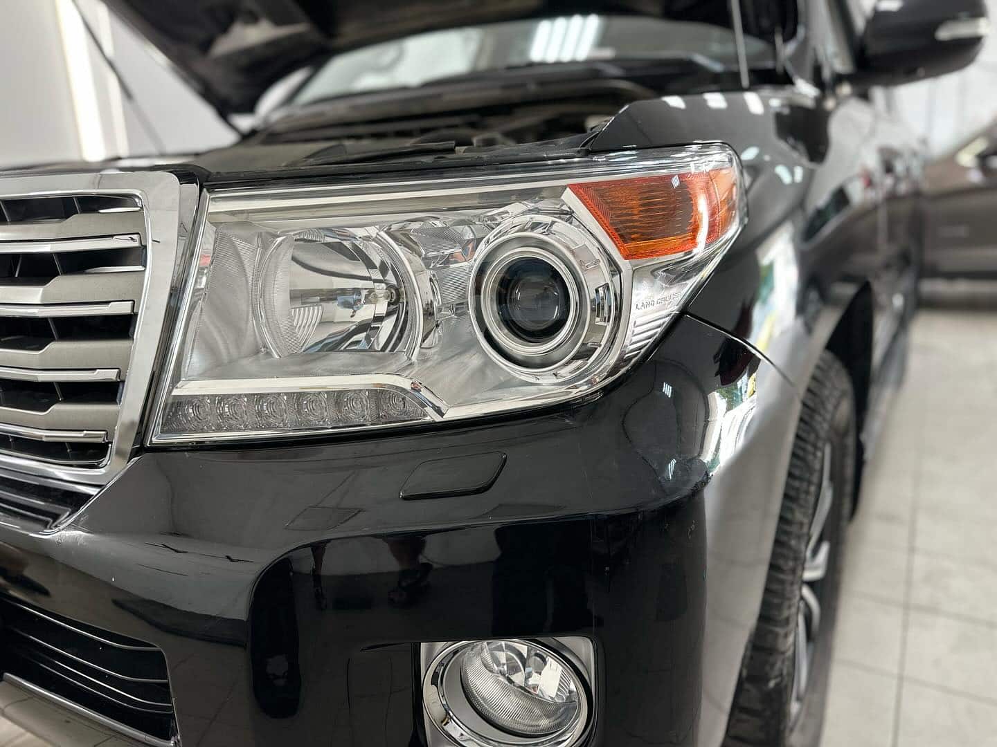 Установка Bi-LED линз в фары Toyota LC200